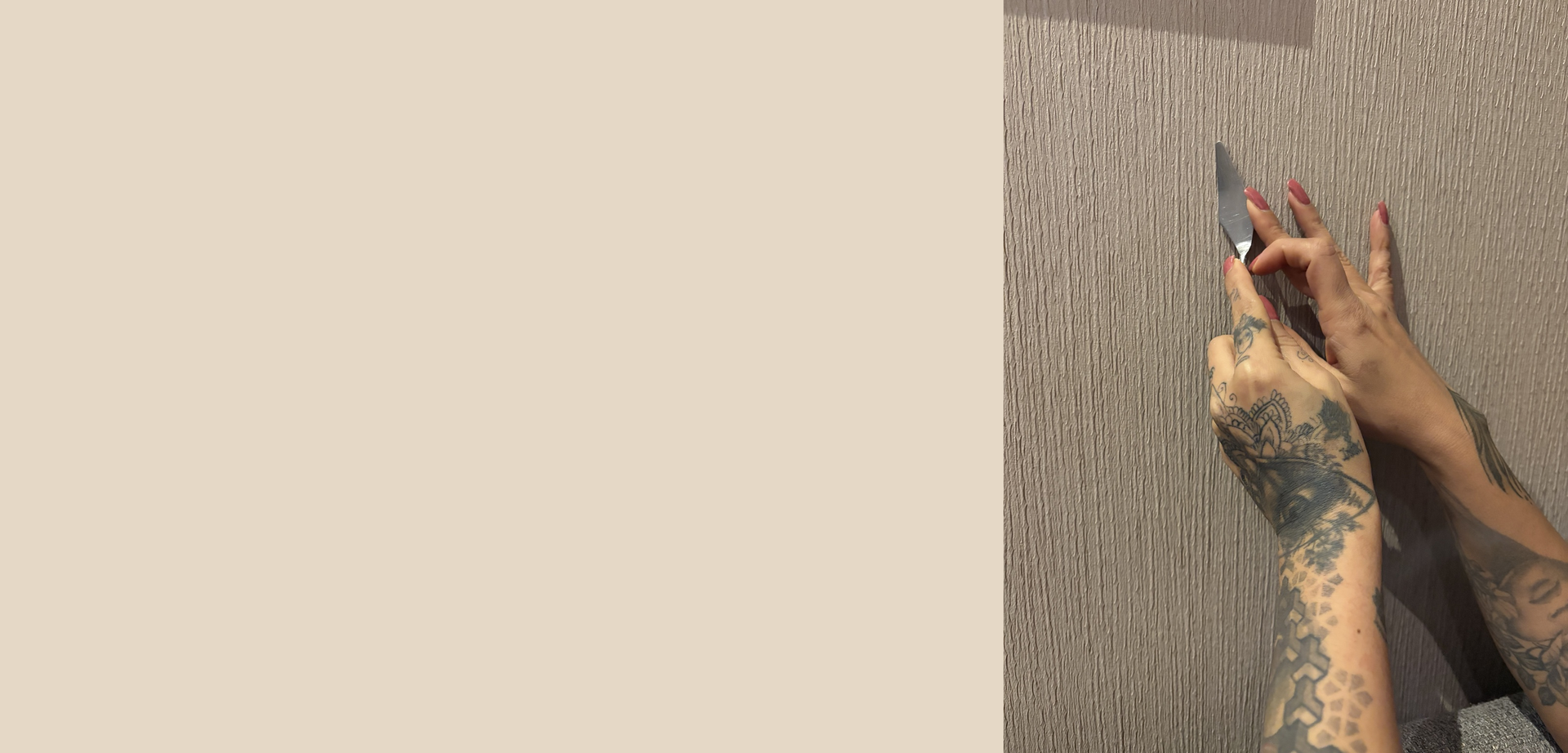 Aram’s anatomically correct tattooed hands holding a palette knife against a textured wall